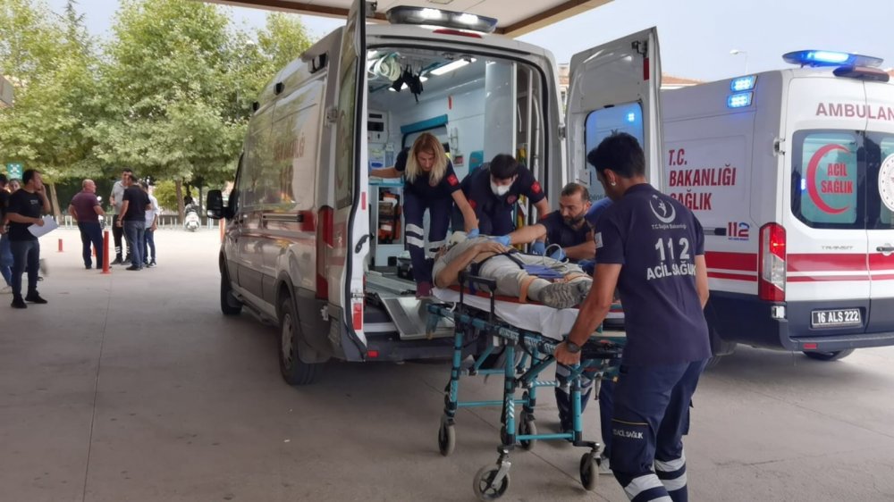 Kamyonet ile duvar arasında sıkışan işçi hayatını kaybetti