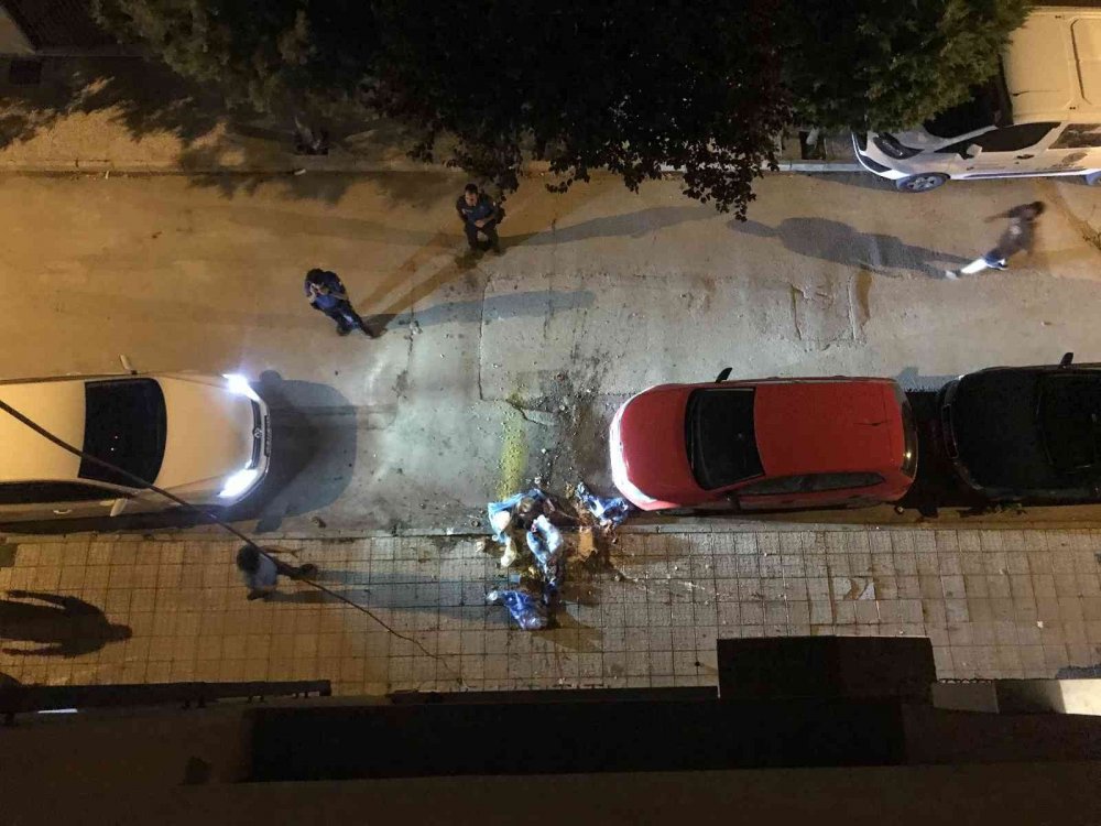 Pencereden atılan malzemeler paniğe neden oldu