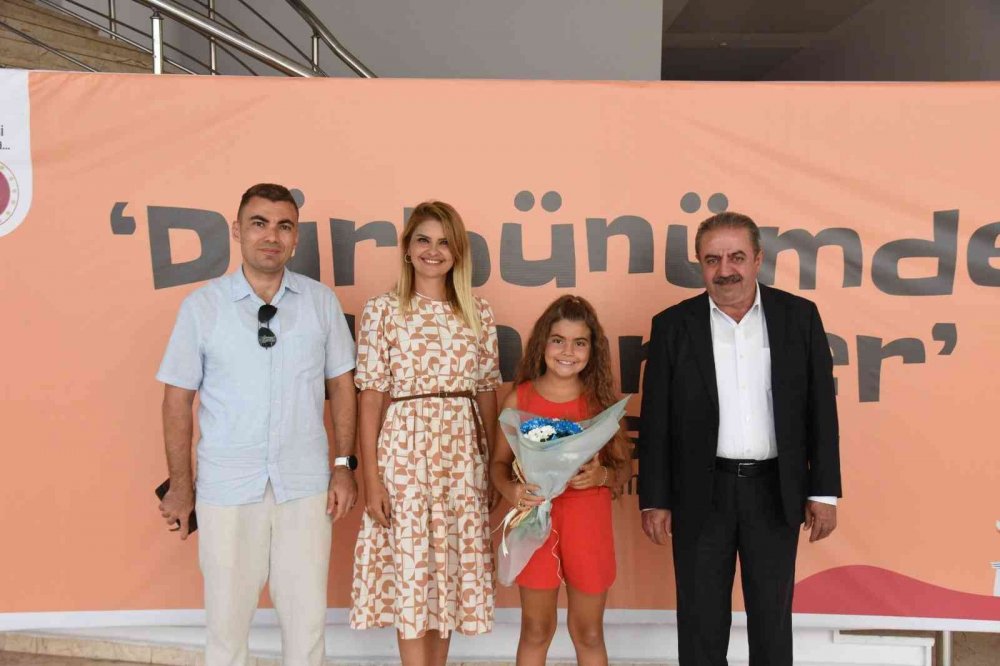 10 aylıkken resim yapmaya başladı, 8 yaşında resim sergisi açtı