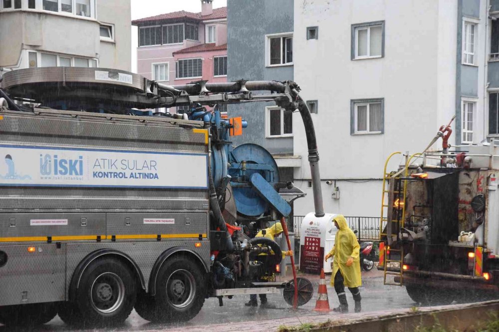 Bilecik’te tıkanan kanalizasyon ve yağmur suyu hatları temizleniyor