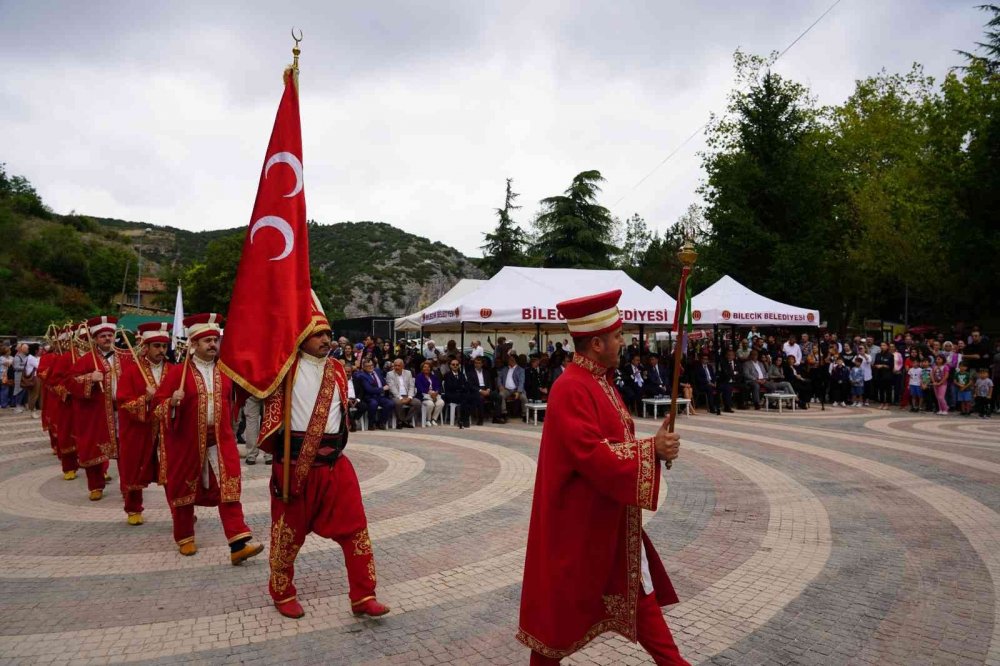 Şeyh Edebali Türbesi yerleşkesinde 4 bin kişiye pilav dağıtıldı