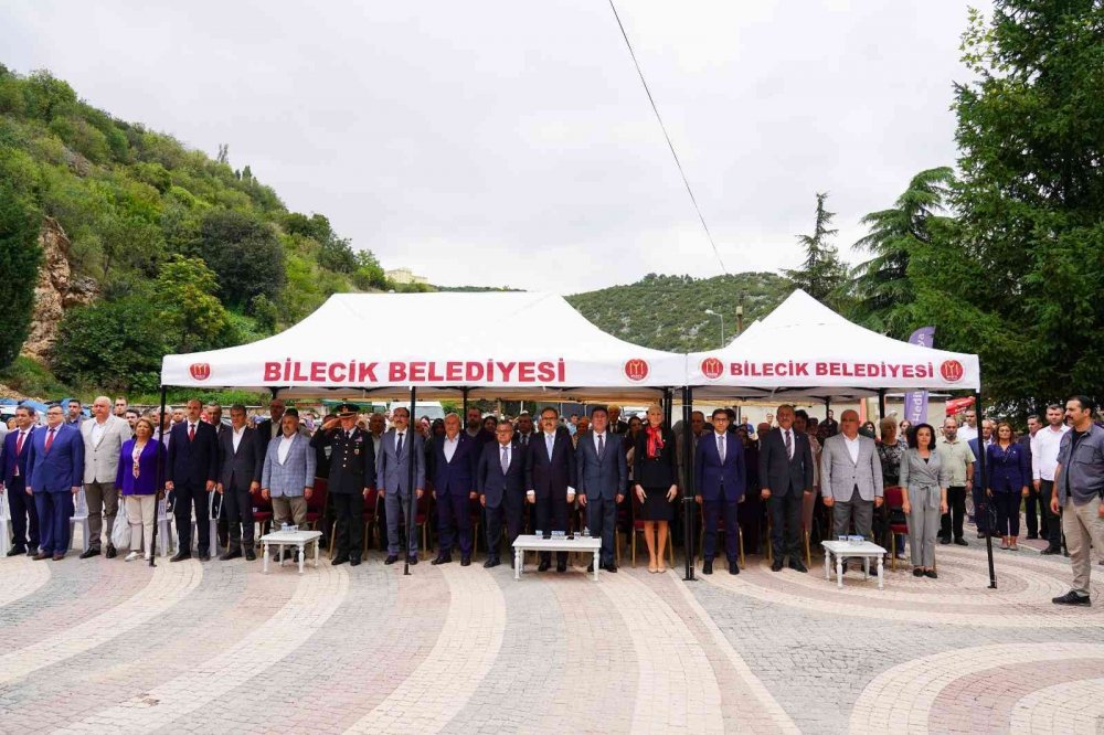 Şeyh Edebali Türbesi yerleşkesinde 4 bin kişiye pilav dağıtıldı