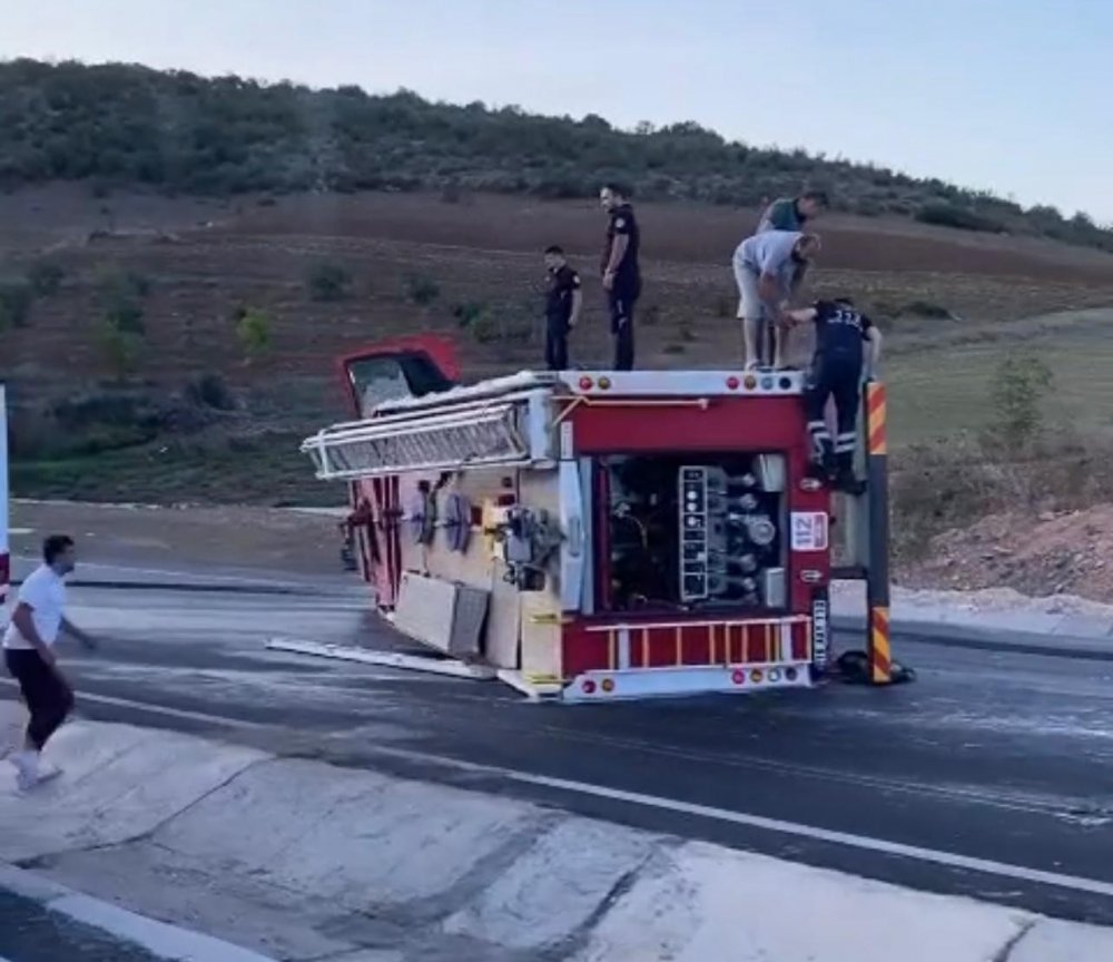 İtfaiye aracı devrildi