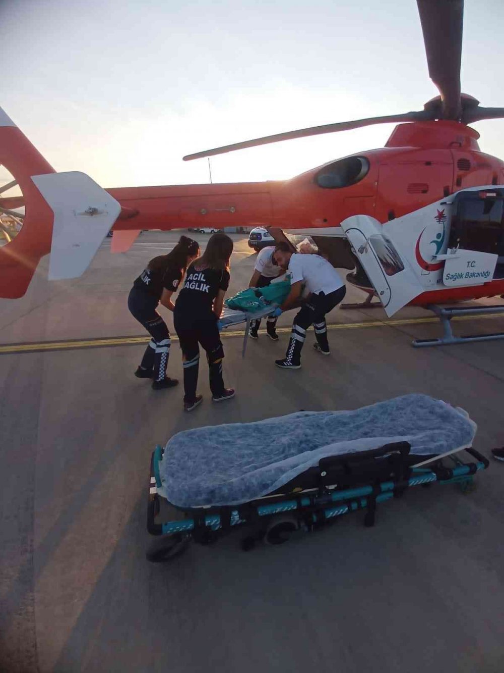 Yanık tedavisi gören çocuk ambulans helikopterle Bursa’ya sevk edildi