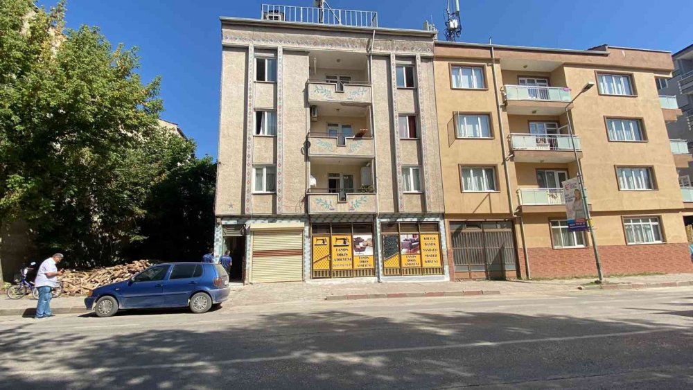 Apartmanda tadilat yaparken hayatını kaybetti