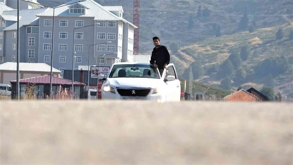 Bu yolda araçlar viteste olmadan 40 kilometre hızla rampa çıkıyor