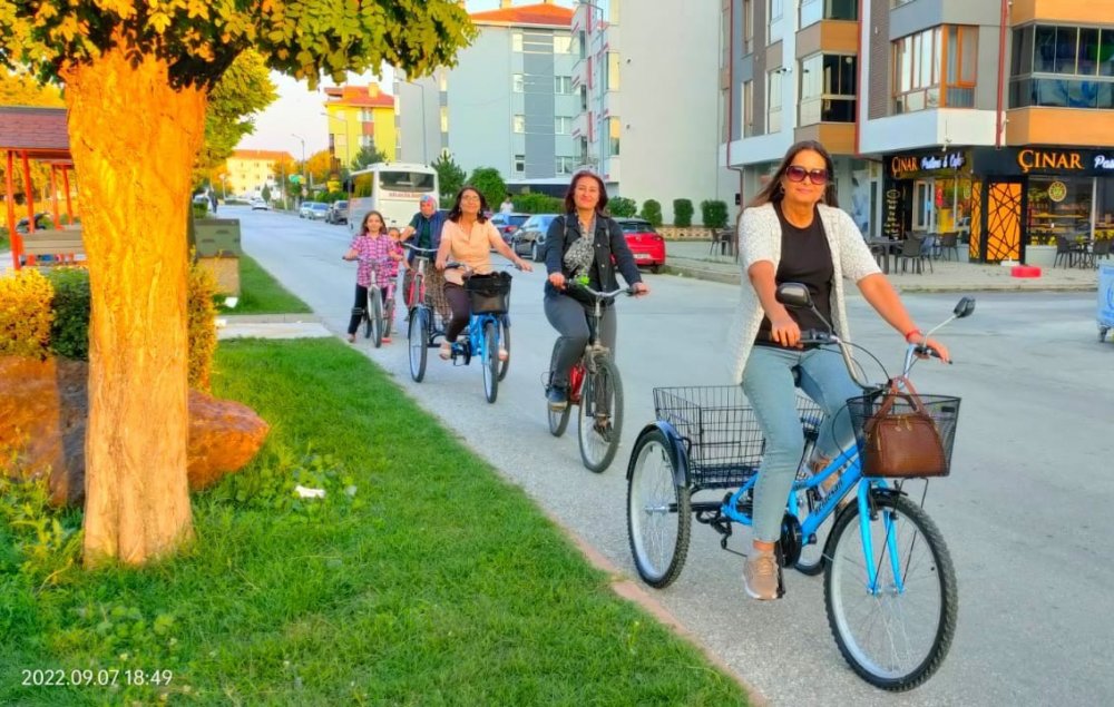 Farkındalık oluşturmak için bayanlar bisiklet sürecek