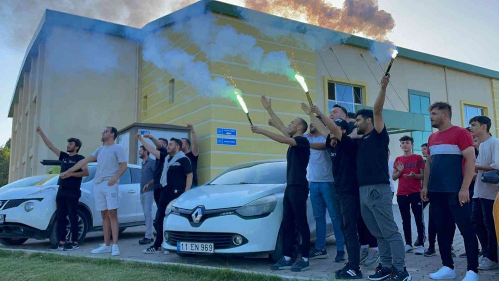 Belekoma Tayfa taraftar grubundan zorlu maç öncesi takıma tam destek