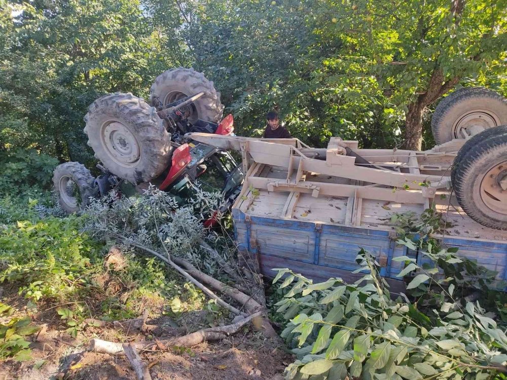 Kontrolden çıkan traktör devrildi