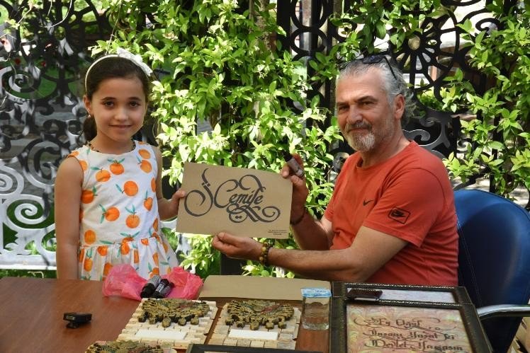 Çocuklar Tarih Şeridi’nde ebru ve hat sanatı ile tanıştı
