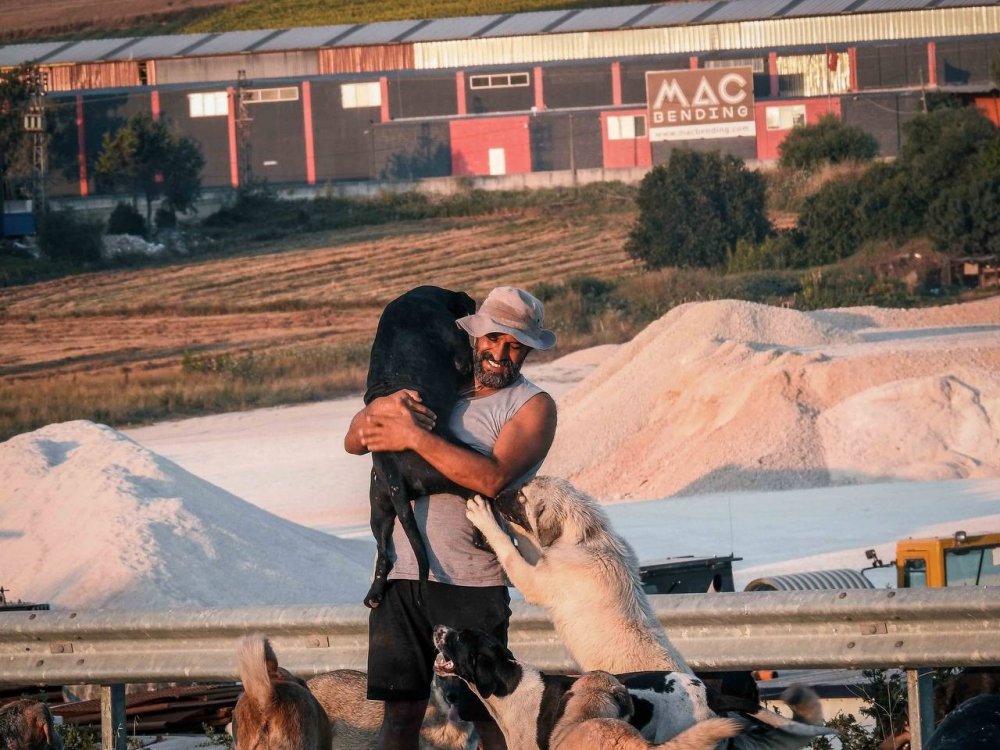Böyle sevgi görülmedi her gün peşinden yüzlercesi koşuyor