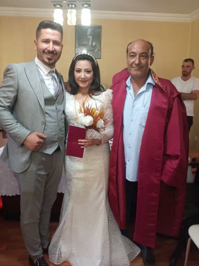 Annesinin öldüğü gün nikahı ertelenen Mine’nin nikahını muhtar babası kıydı