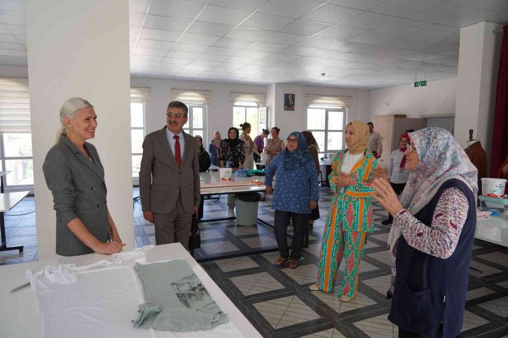 Bilecik’te kadınlar dikiş nakış kursunda bir araya geldi