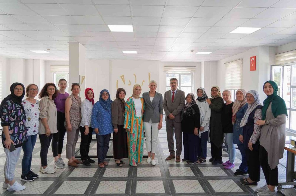 Bilecik’te kadınlar dikiş nakış kursunda bir araya geldi