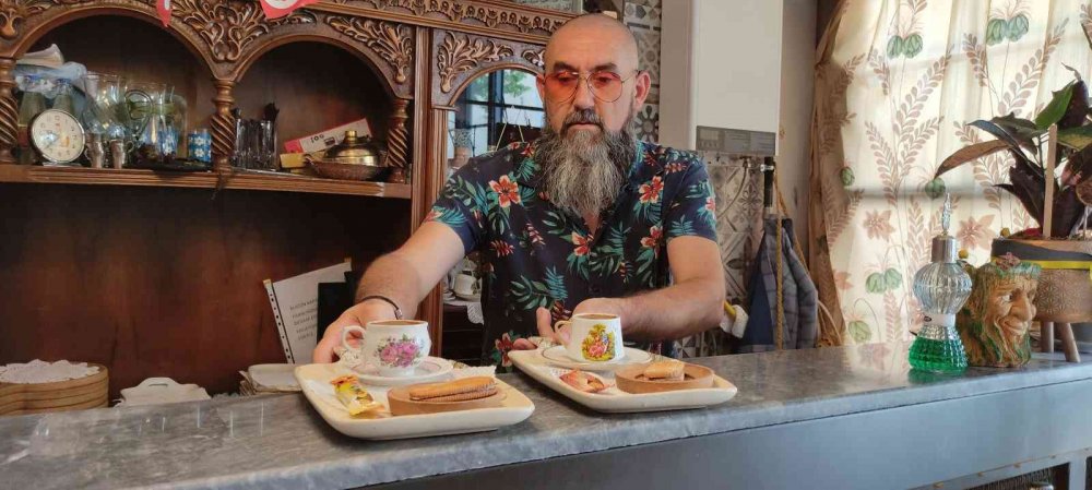 Bu kafeye gelenler 40 yıl öncesine yolculuk yapıyor