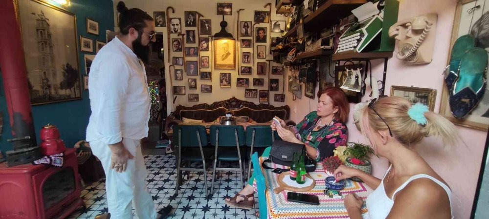 Bu kafeye gelenler 40 yıl öncesine yolculuk yapıyor