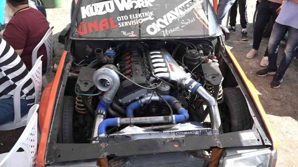 Eski araçları canavara çevirdiler