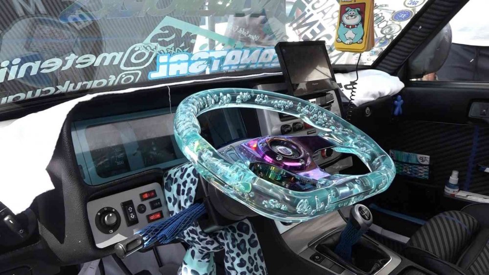 Eski araçları canavara çevirdiler