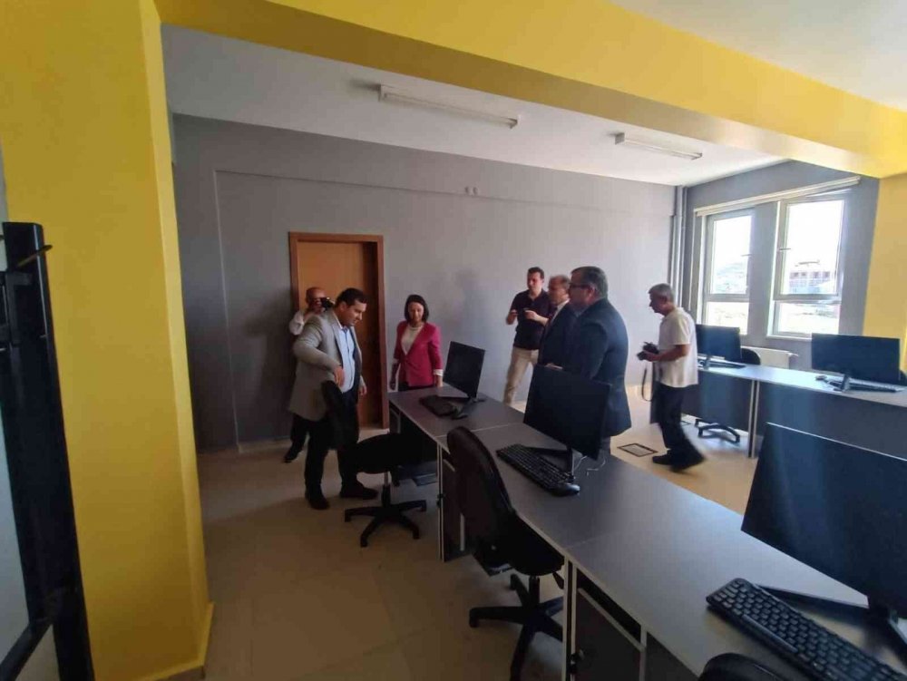 Okul öncesi uygulama sınıfı ve bilişim laboratuarının açıldı