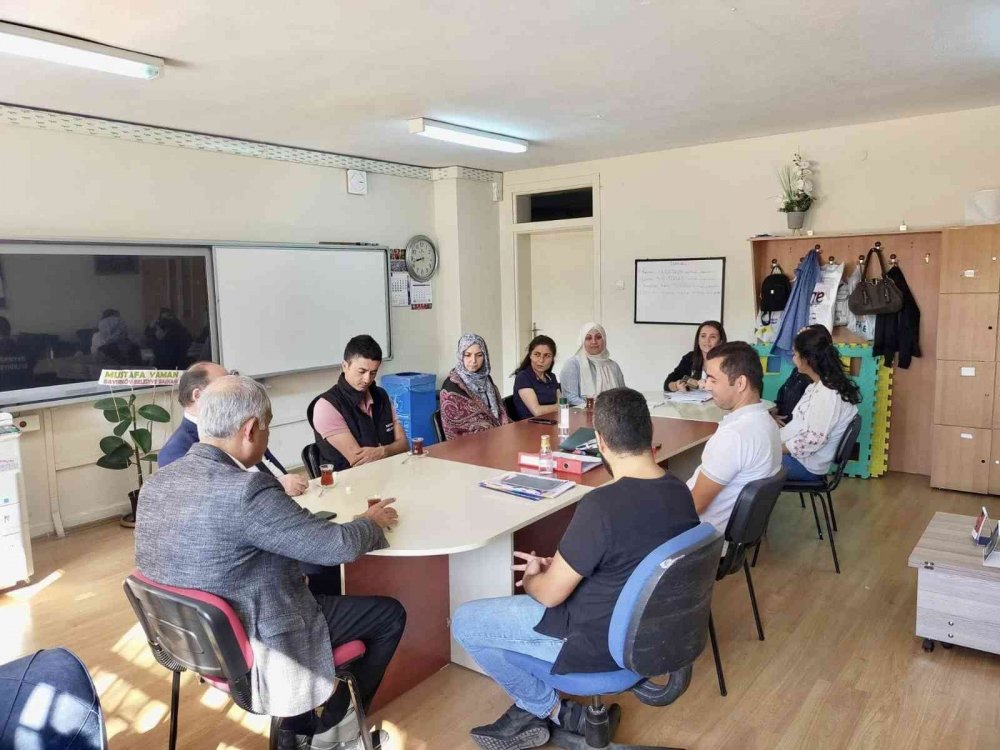 Başkan Yaman, okul idareci ve öğretmenleri ile bir araya geldi