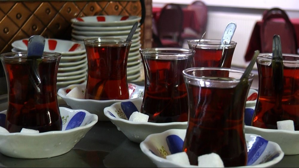 58 yıldır günde 20 bardak içiyor