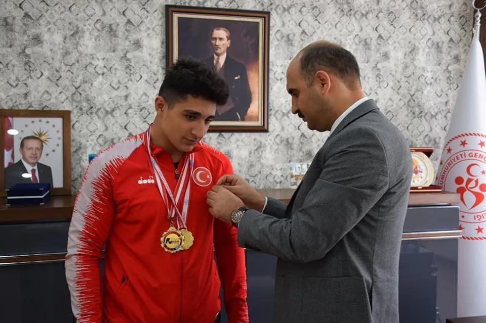 Balkan Şampiyonu Zaloğlu’nu makamında kabul etti