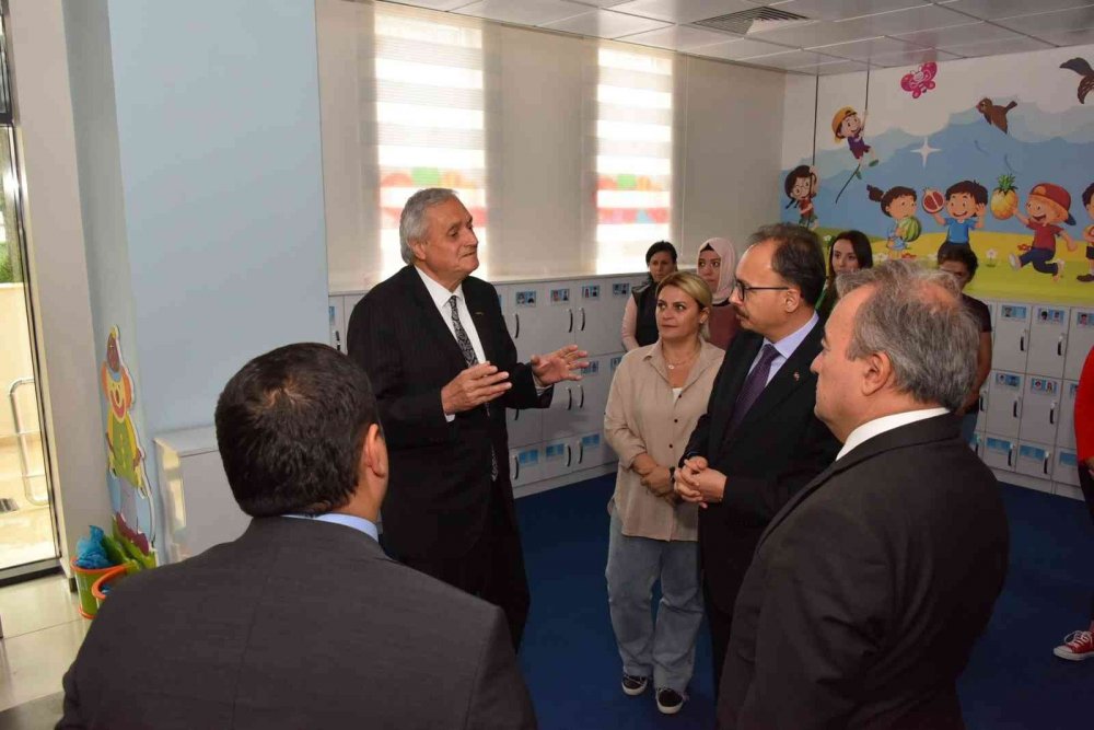 Vali Kızılkaya, Bozüyük Belediyesi Gündüz Çocuk Oyun ve Bakım Evi’ni ziyaret etti