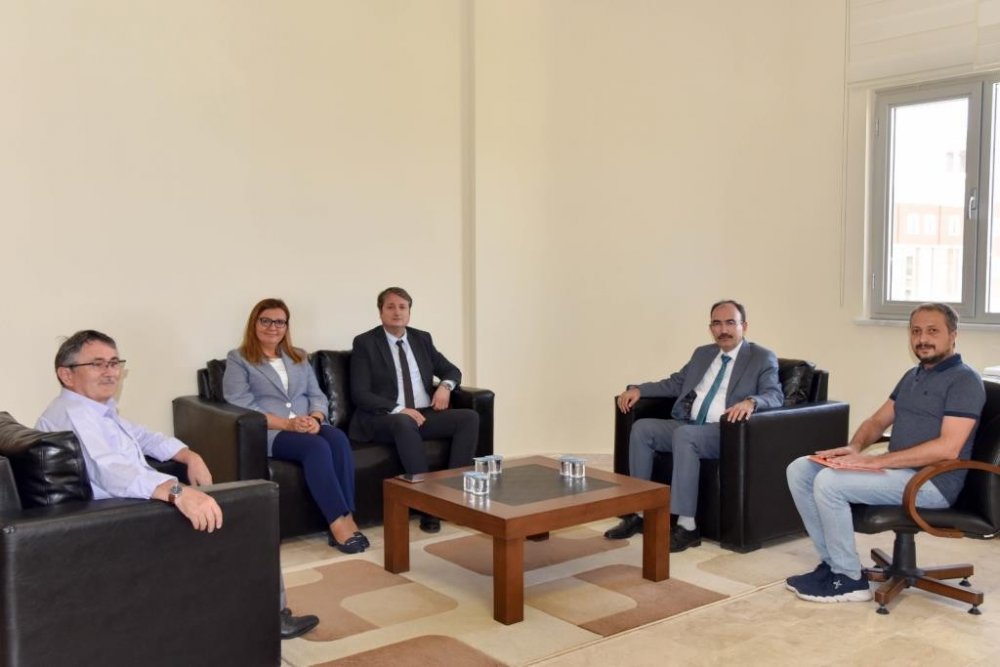 Rektör Beydemir, dekanlarla bir araya geldi