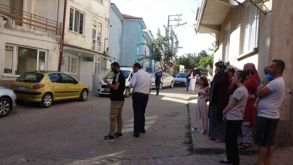 Havalandırma boşluğunda çıkan yangında tüm apartman boşaltıldı