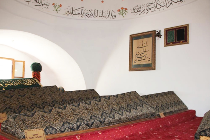 kabe-ortusunun-bir-kismi-seyh-edebali-turbesinde-sergilenecek3.jpg