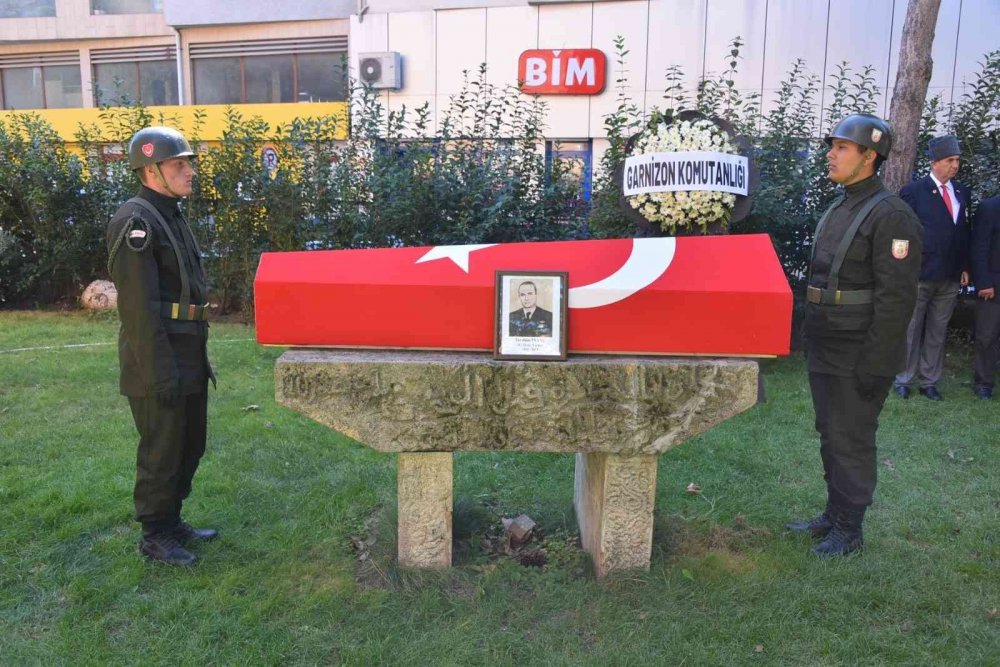 Kıbrıs gazisi son yolculuğuna askeri törenle uğurlandı