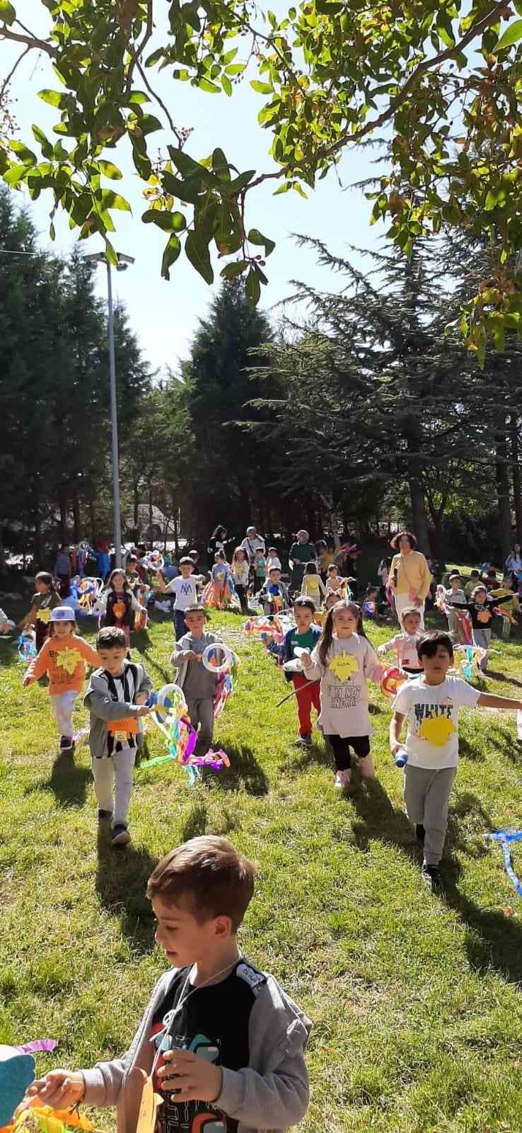 Miniklerden Doğayı Geziyorum Sonbaharı Öğreniyorum etkinliği