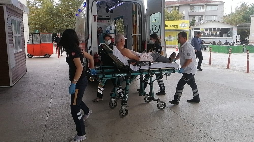 Dedikodu kavgasında arkadaşını bıçakladı