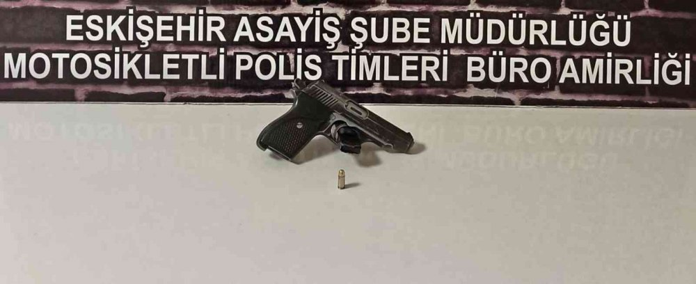 Şüpheli şahısların üzerinde 7 adet tabanca ele geçirildi