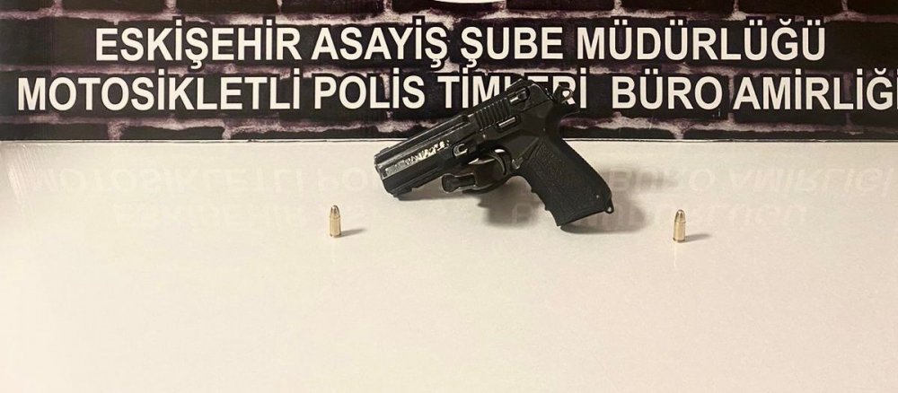 Şüpheli şahısların üzerinde 7 adet tabanca ele geçirildi