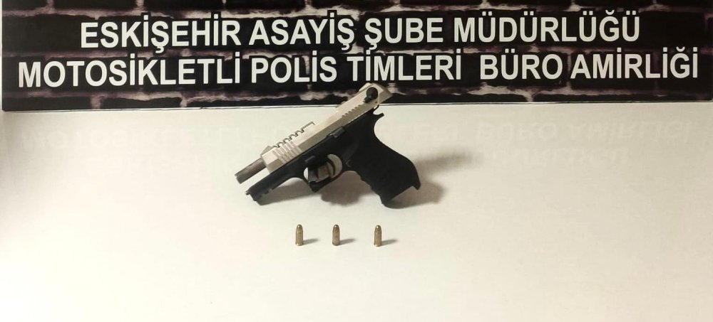 Şüpheli şahısların üzerinde 7 adet tabanca ele geçirildi