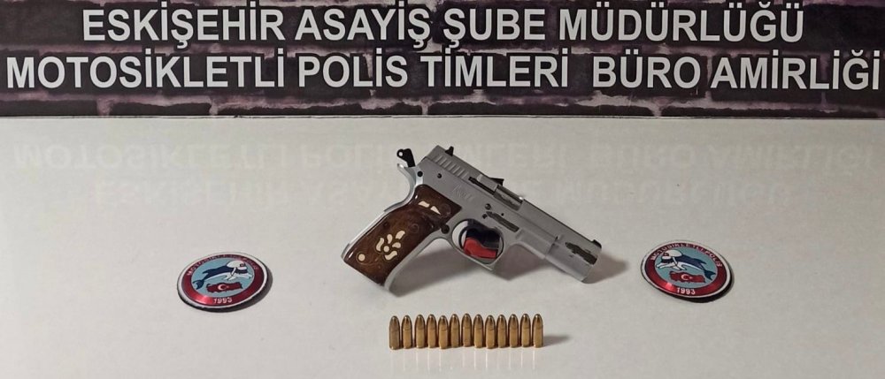 Şüpheli şahısların üzerinde 7 adet tabanca ele geçirildi