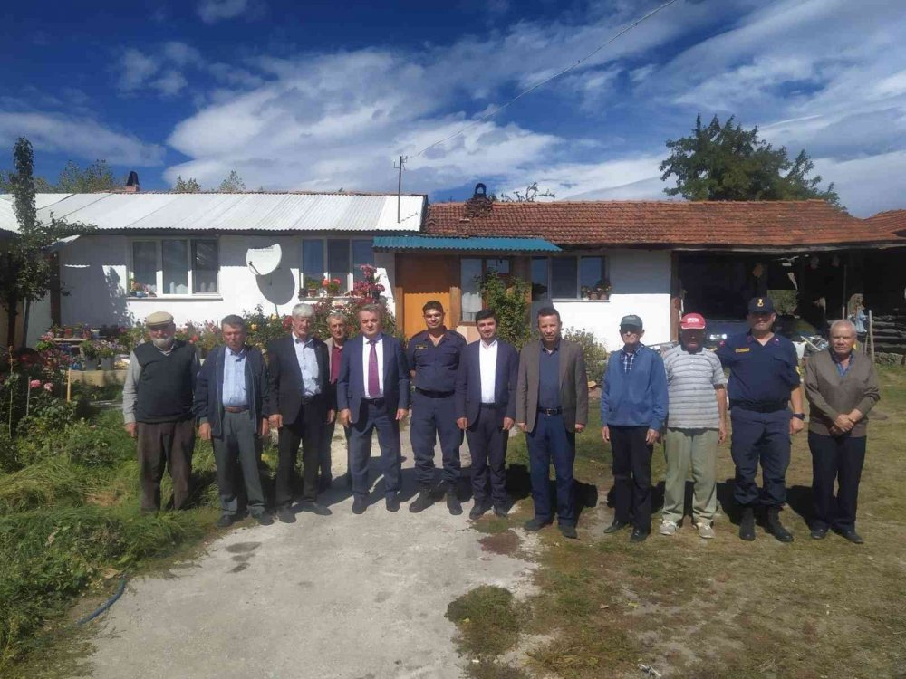 Düzdağ-Dombayçayırı köyleri arasına sathi kaplama yapıldı