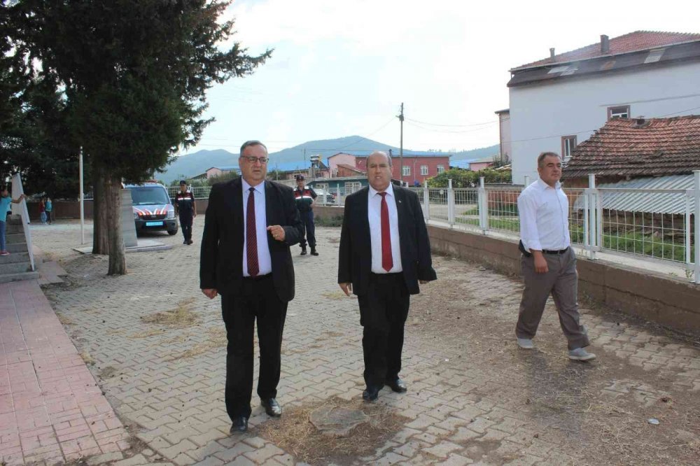 Kaymakam Ünal okulları gezerek bilgi aldı