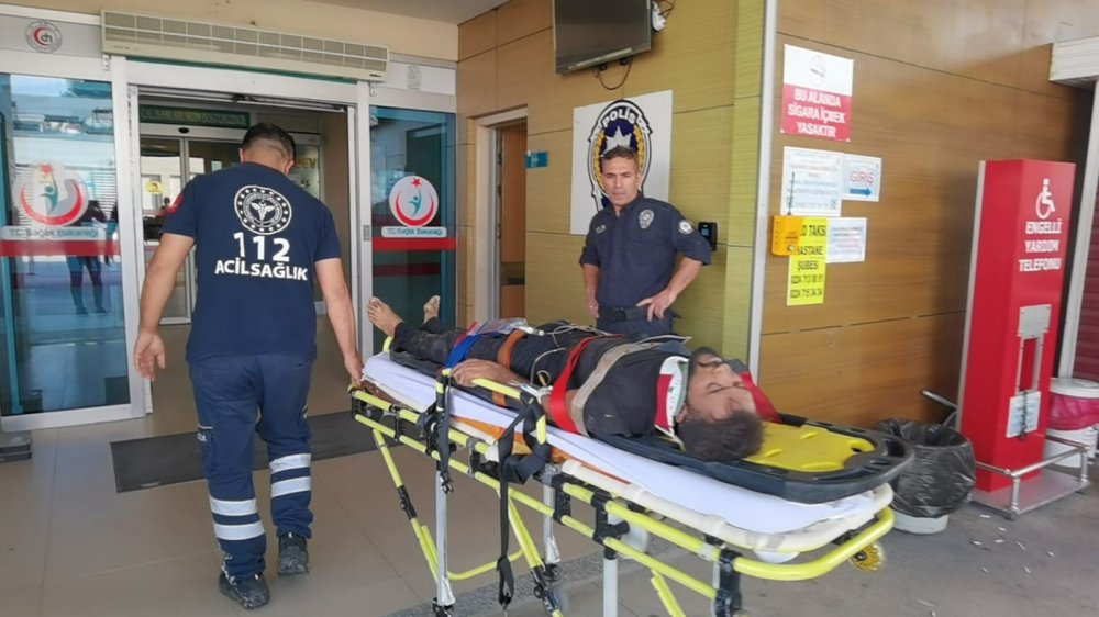 Tır viyadükten dereye uçtu: 1 ölü 1 ağır yaralı