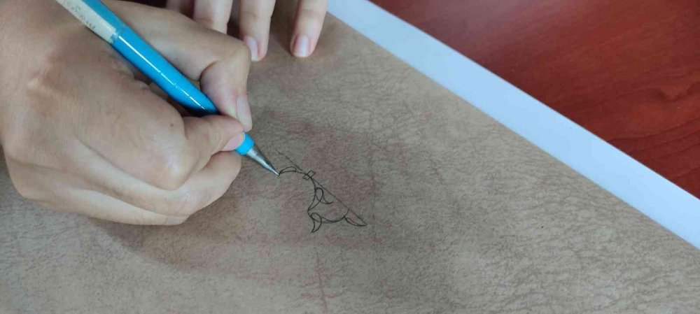 En güzel yazıları altınla süslüyor