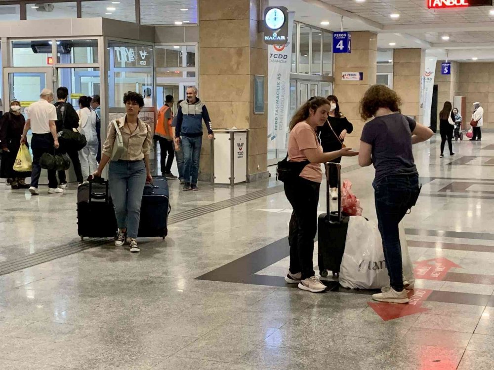 Eskişehir’e öğrenci göçü başladı