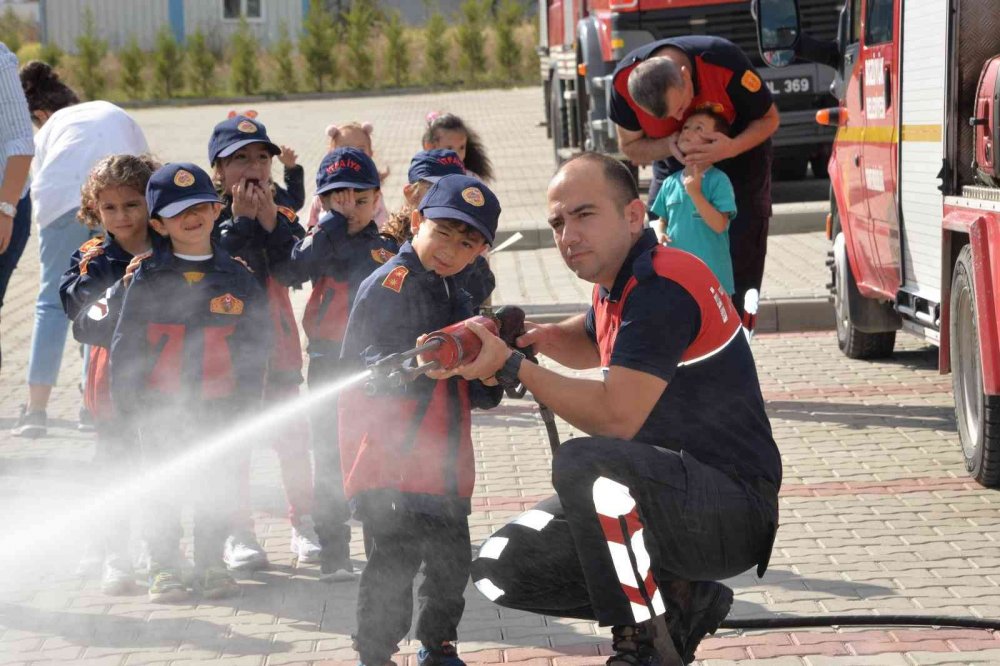 Miniklere yangın eğitimi verildi