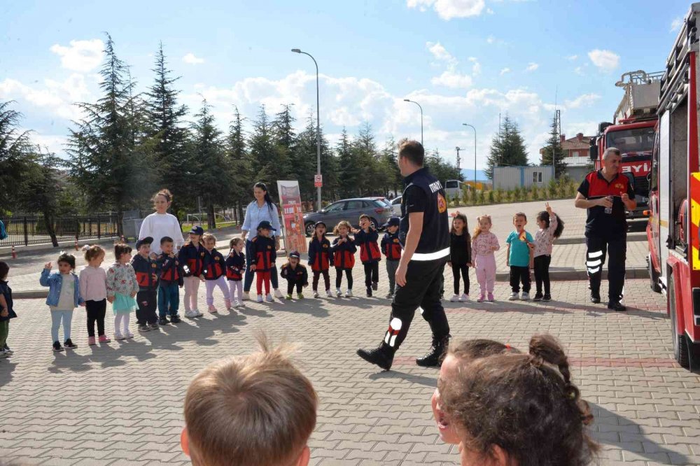 Miniklere yangın eğitimi verildi