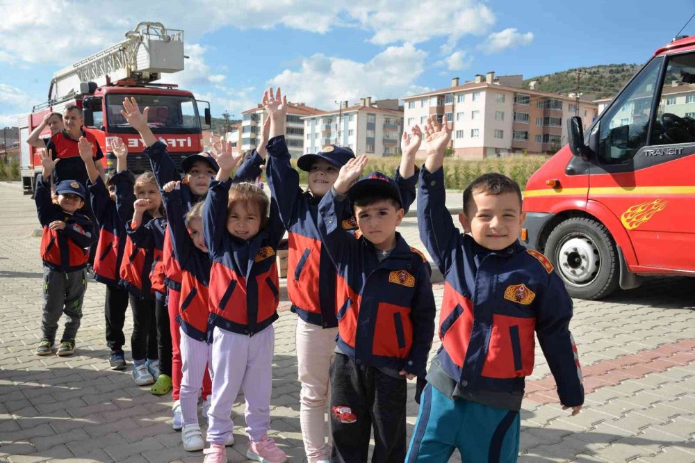 Miniklere yangın eğitimi verildi