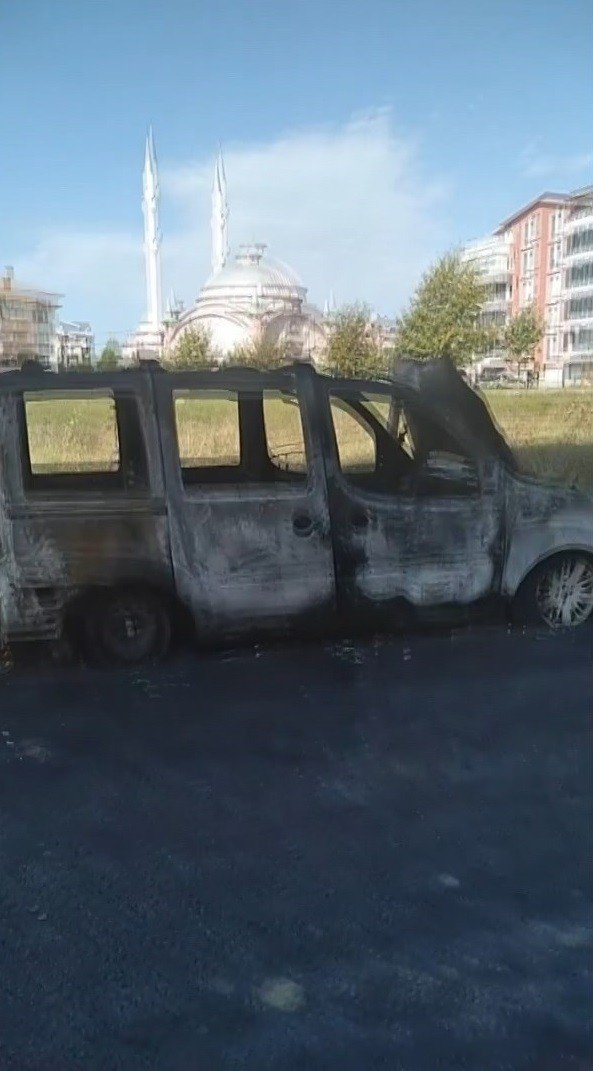 Park halindeyken alev alev yandı