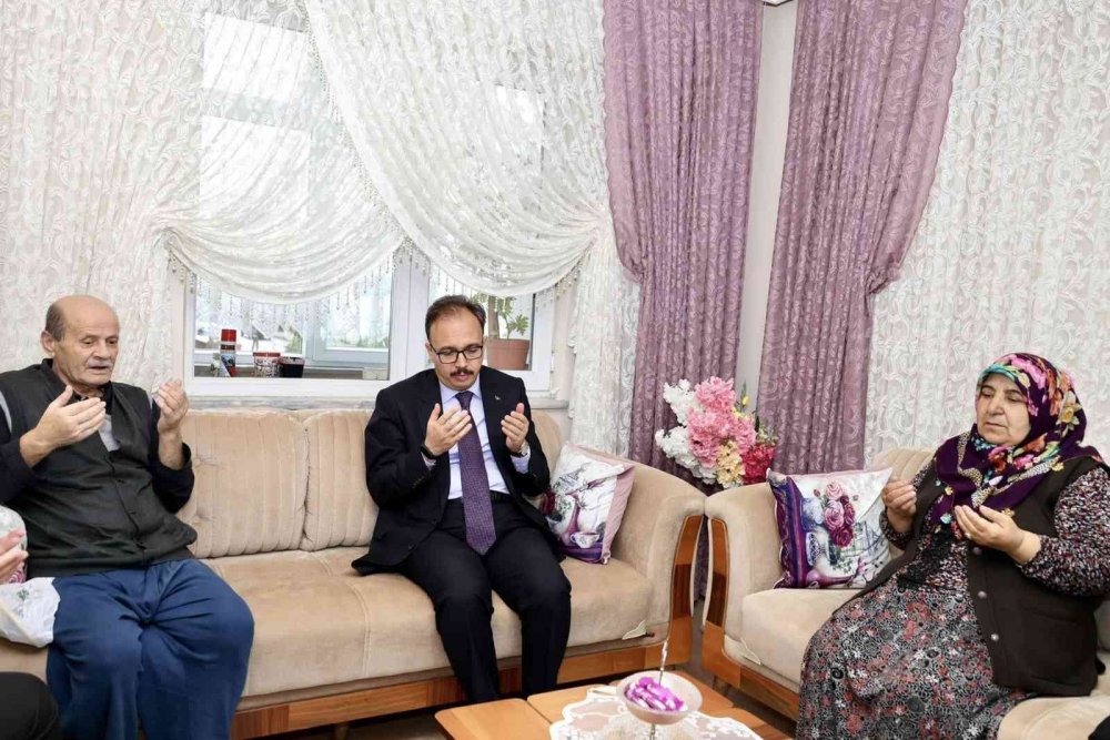 Vali Kızılkaya şehit ailesini ziyaret etti