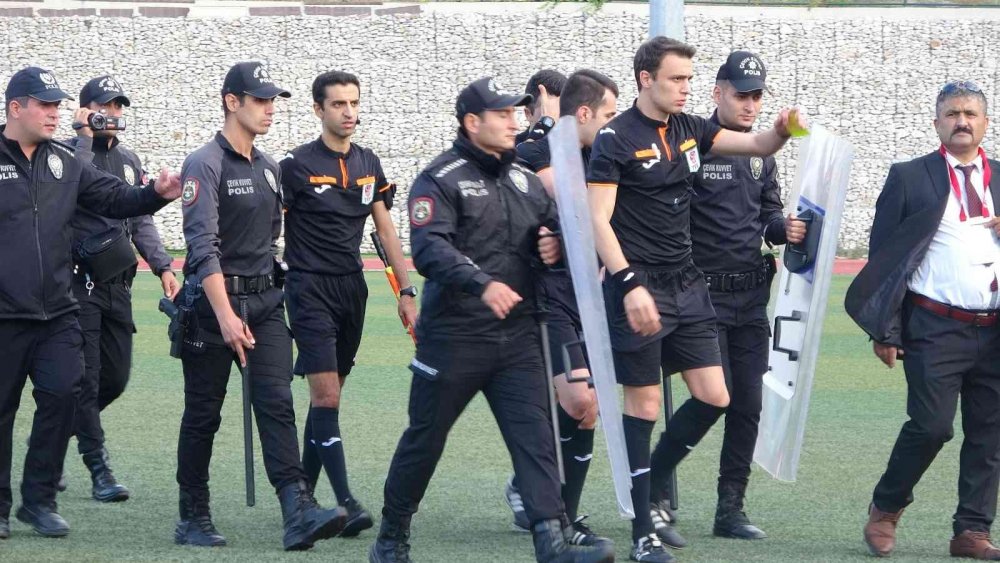 90+7’de saha içi bir anda karıştı