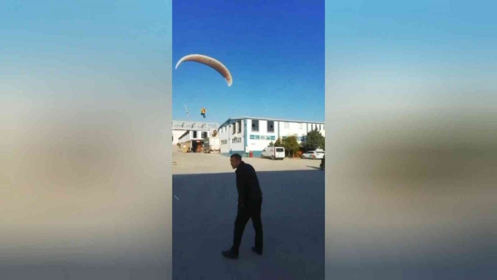 İşyerine paraşütle indi