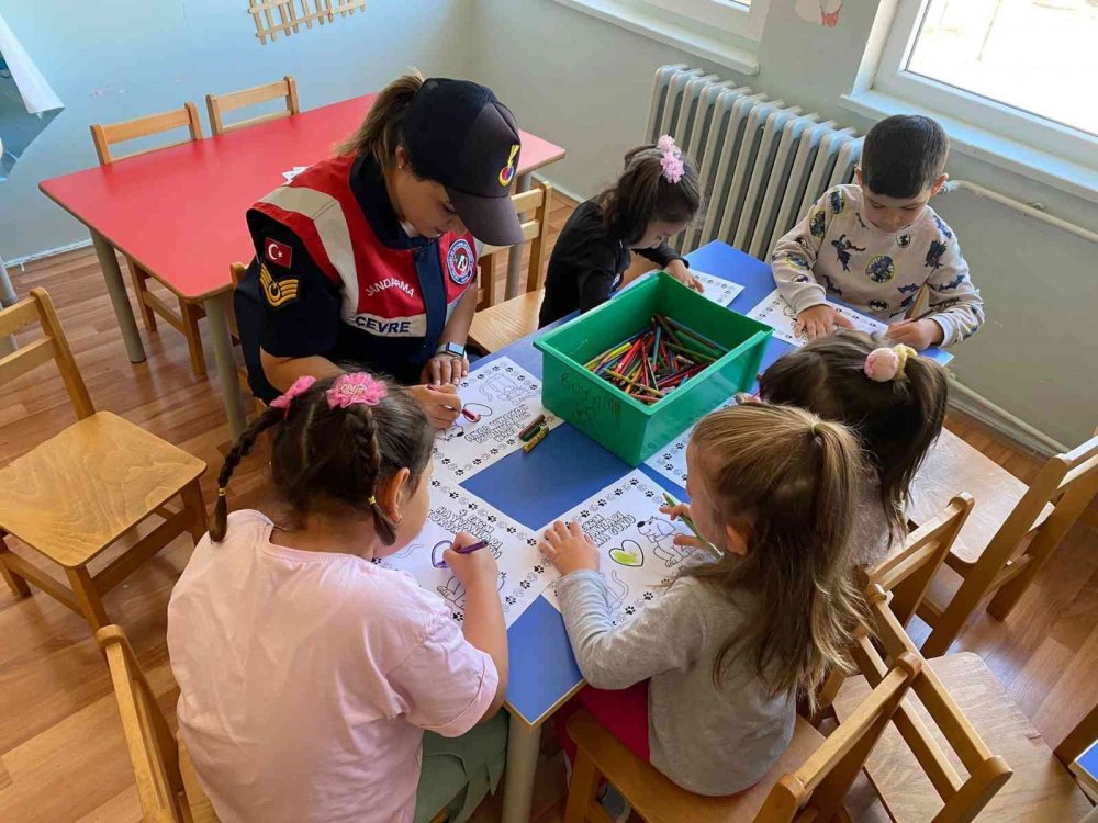 Jandarma köpeği ’Yazgan’a çocuklardan büyük ilgi